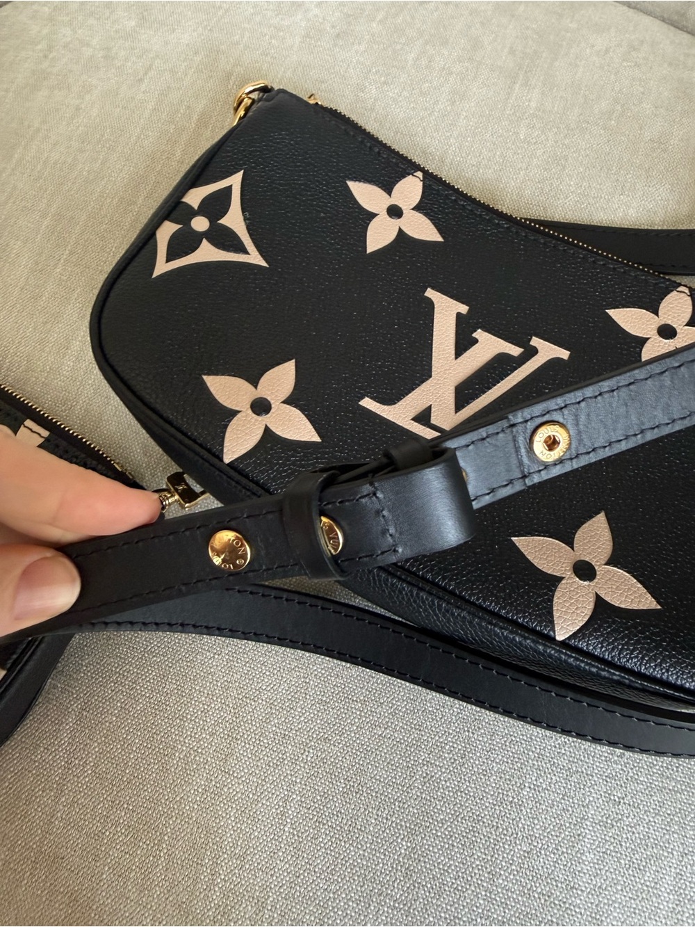 Louis Vuitton | Logo Bag - Picture 9 of 11